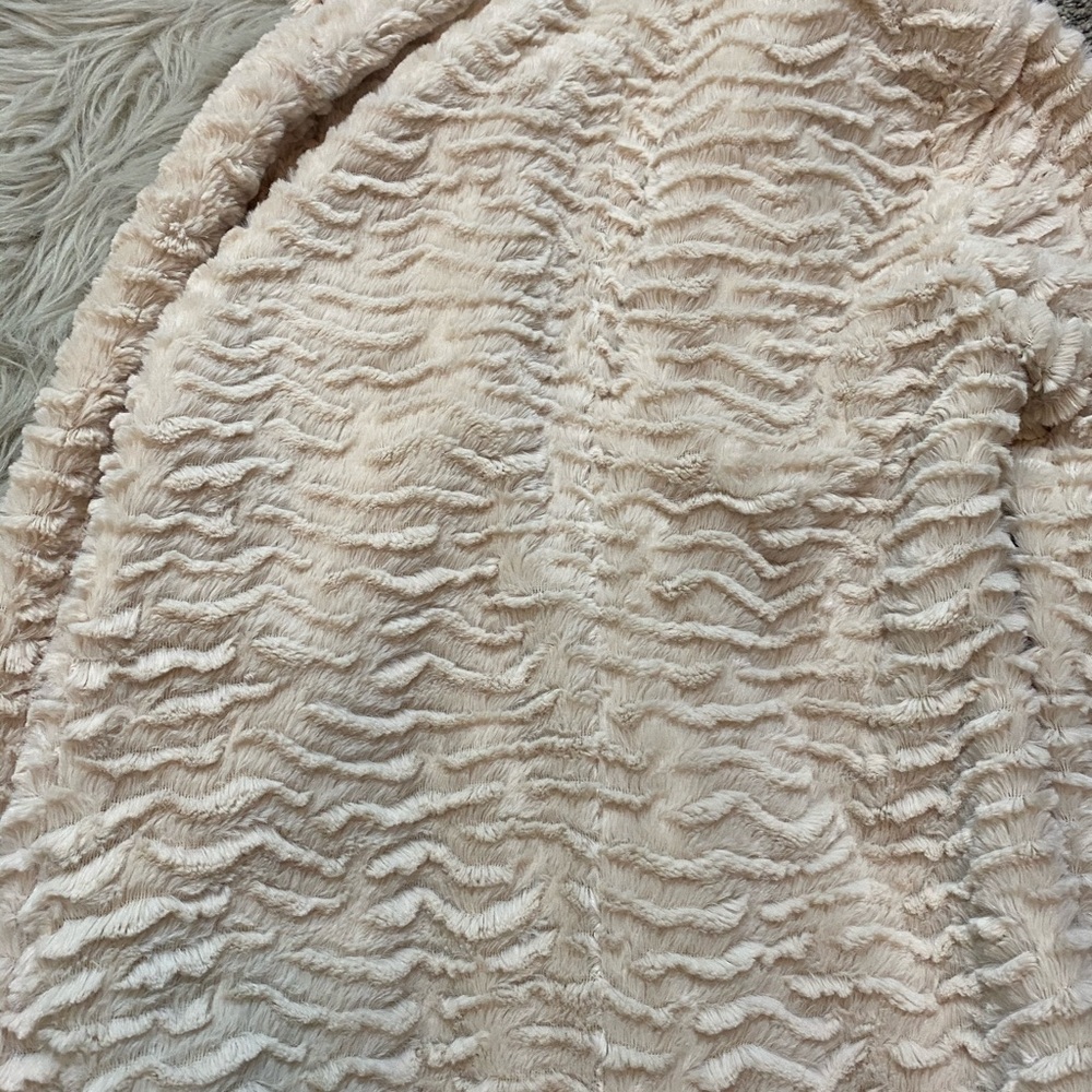 Furry Jacket/ blazer - Picture 6 of 6